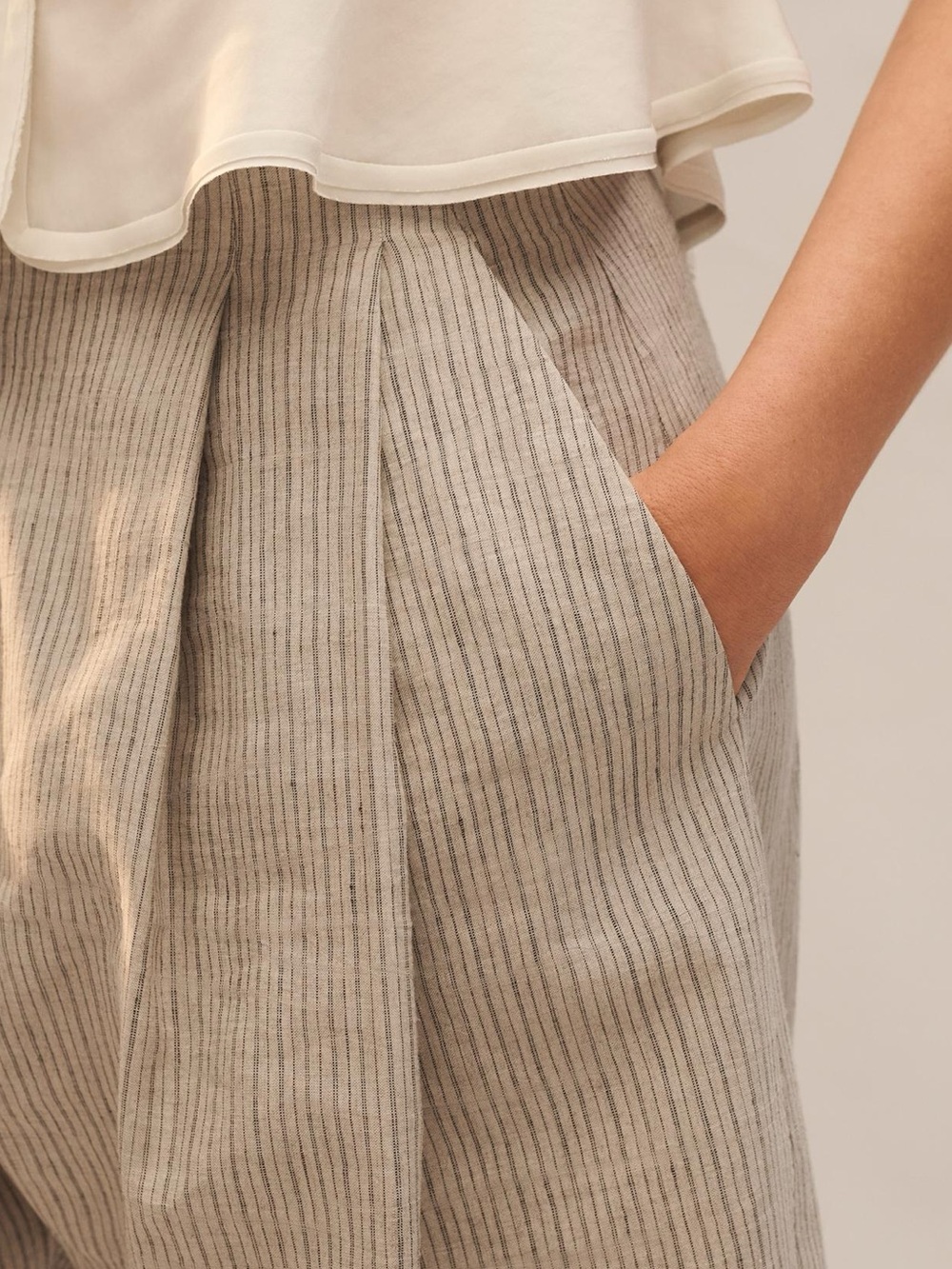 Zara Studio 2026
LIMITED EDITION LINEN BLEND STRIPED PANTS - Picture 6 of 15